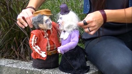 Manipulation marionnettes miniatures à visage humain