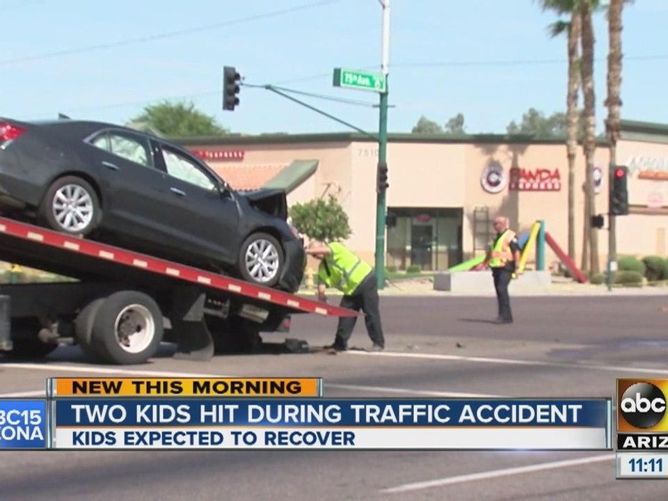 Two kids hit during traffic crash - video Dailymotion