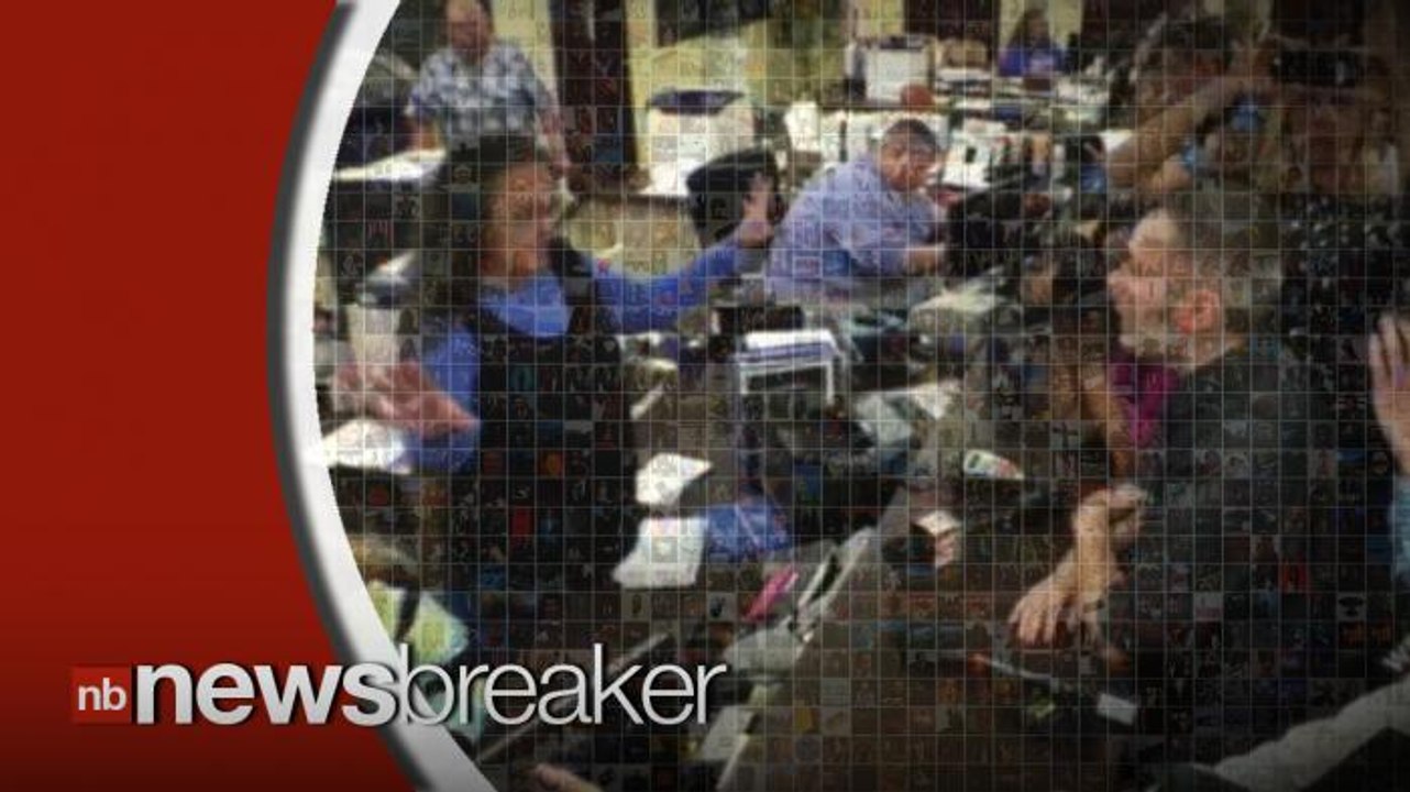 Kentucky Clerk Defies Court by Refusing to Issue Same-Sex Marriage Licenses