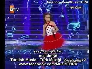 طفله فقدت امها لفتره طويله وغنت لها اغنية .. والمفاااااااجأة