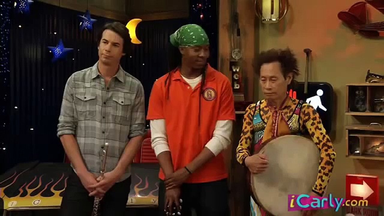 iCarly.com - iBathe It: A Cat - Cat Valentine