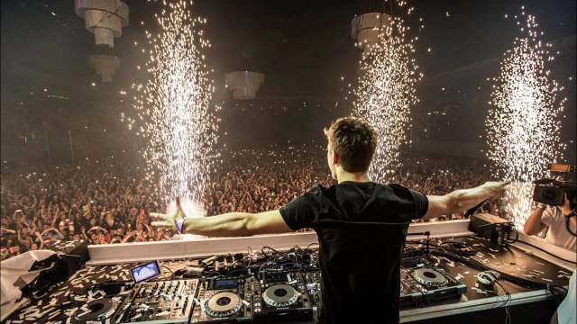 Martin Garrix & Afrojack - Get Down (Extended Mix)