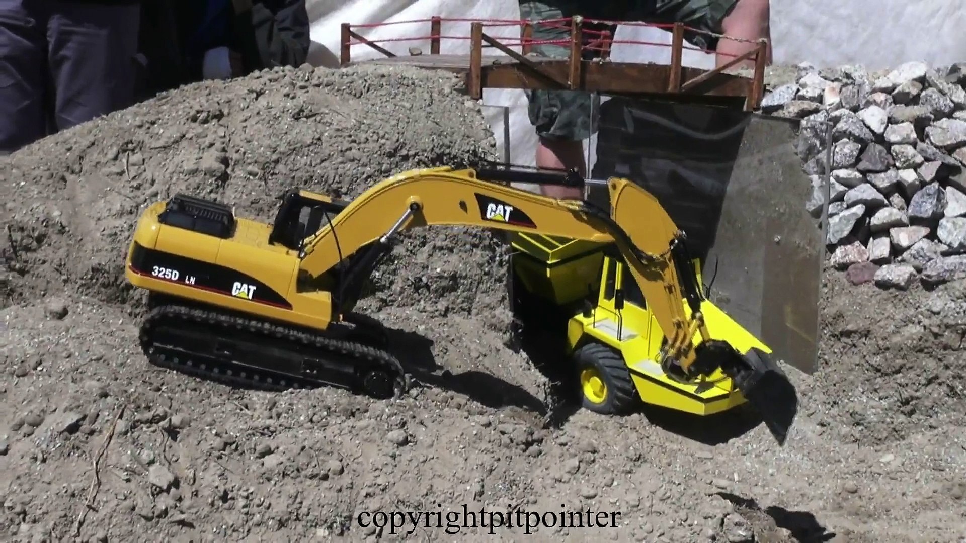 ⁣CAT 325 FINEST HOMEMADE MODEL