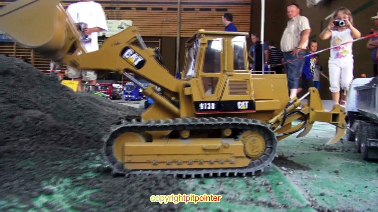 CAT DOZER
