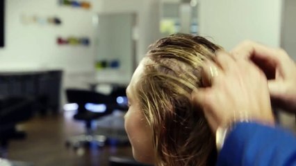 John Frieda® - Beach Blonde® Beach Waves How-to