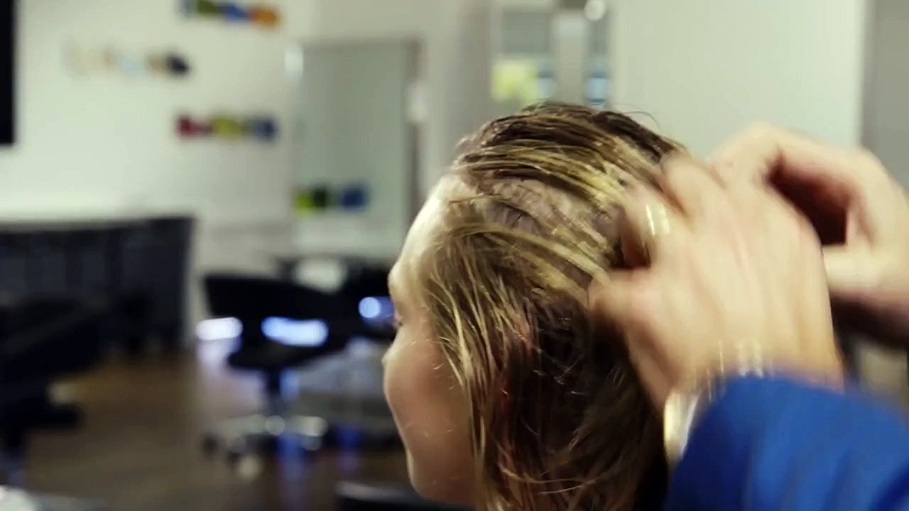 John Frieda® - Beach Blonde® Beach Waves How-to