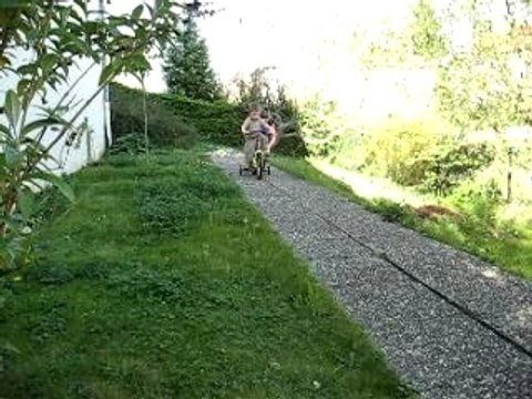 4 roues, 4 mains, 4 pieds...