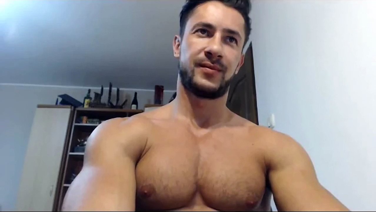 preview : 10 minutes pecs bounce n flexing vid right into the cam