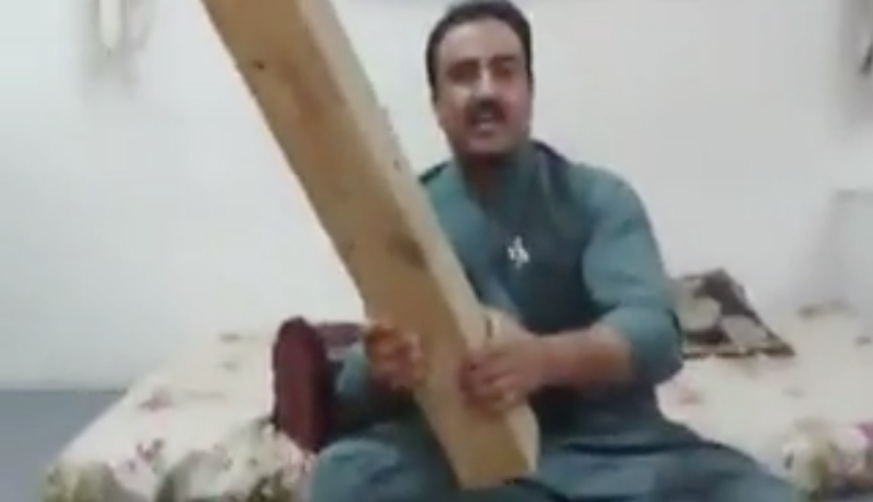 Pathan Bhai talking about Pakistani politicians - True  ... نواز کو گنجا اور فضل کو ڈیزل کہا،