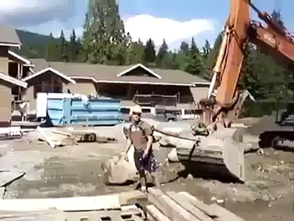 Ça branche qui un petit tour de pelleteuse ?