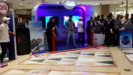 Sonu Dangerous amazing Live Dance Get Low on Zong 4 G Device Launch 2015 Lhr