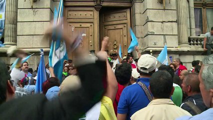Guatemaltecos celebran pérdida de inmunidad de Otto Pérez