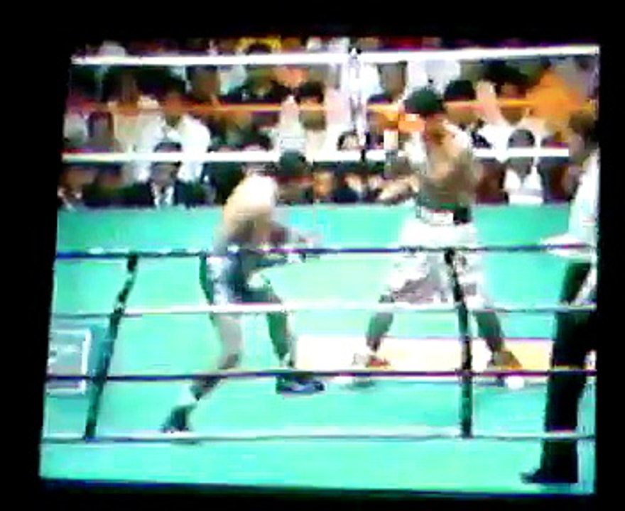 Pacquiao Vs. Larios Round 12