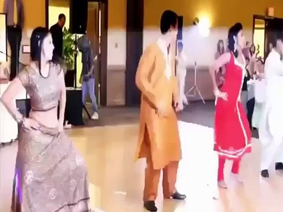 Beautiful Indian Girls Great Dance In Wedding Ceremony