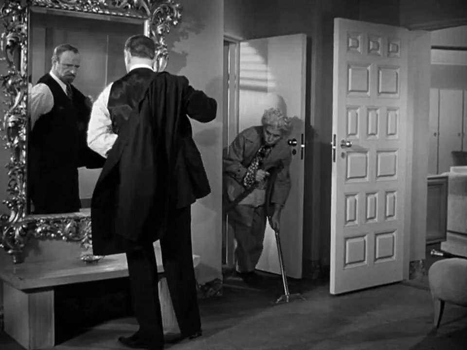 Harpo Vacuums The Wig - The Marx Brothers in "A Night at Casablanca"
