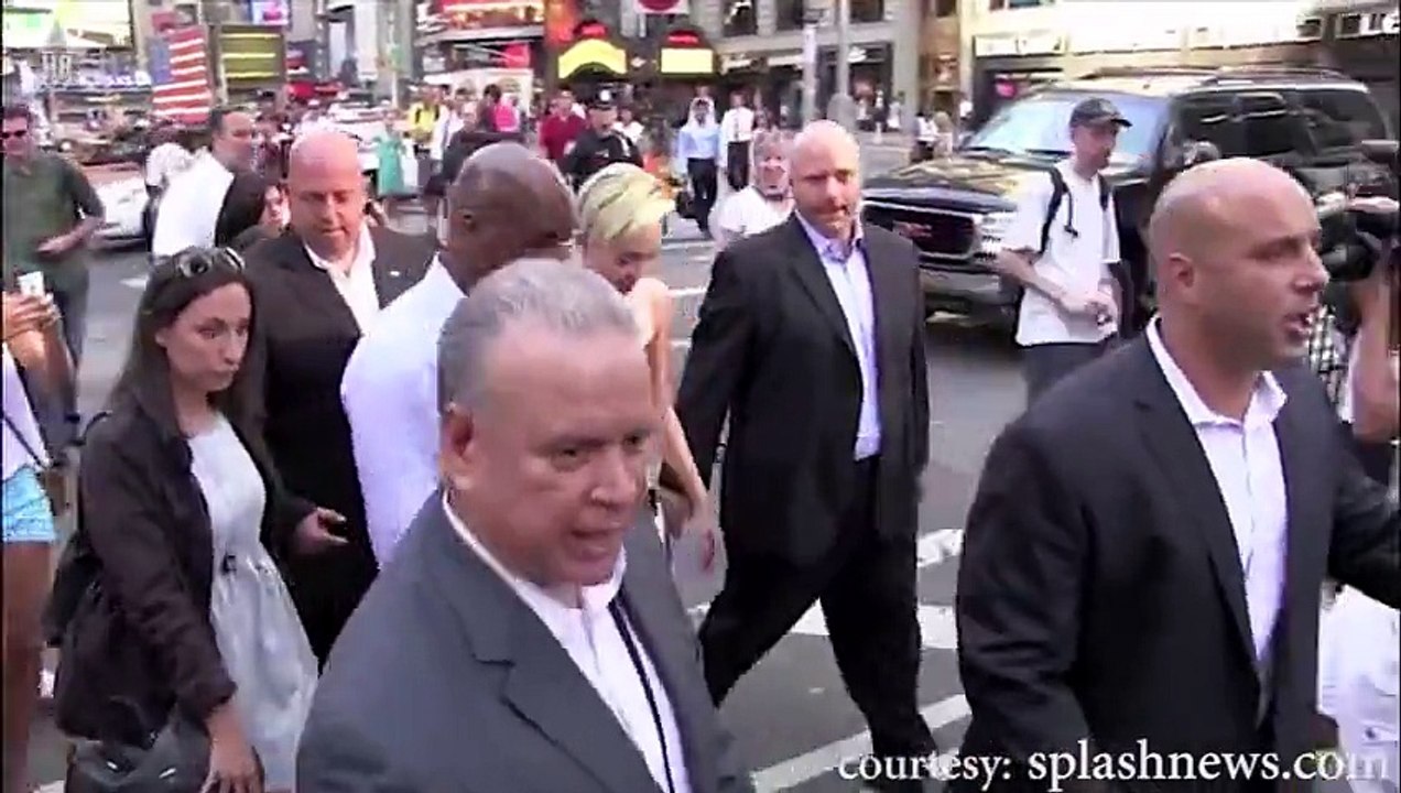 Miley Cyrus, Selena Gomez, Taylor Swift, Rihanna & More - Top 10 Celebrity Fights and Cat fights --