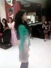 Funny Pakistani Girls Dancing in Wedding New Clip 2014