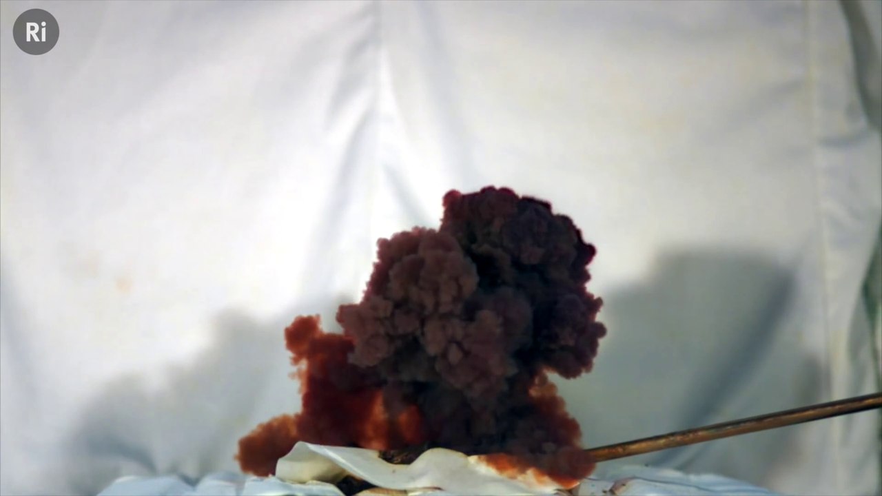 Explosions de substances chimiques en Slow Motion - triiodure d'azote