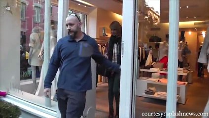 Taylor Swift Walking Backwards To Avoid Paparazzi - Funny Video