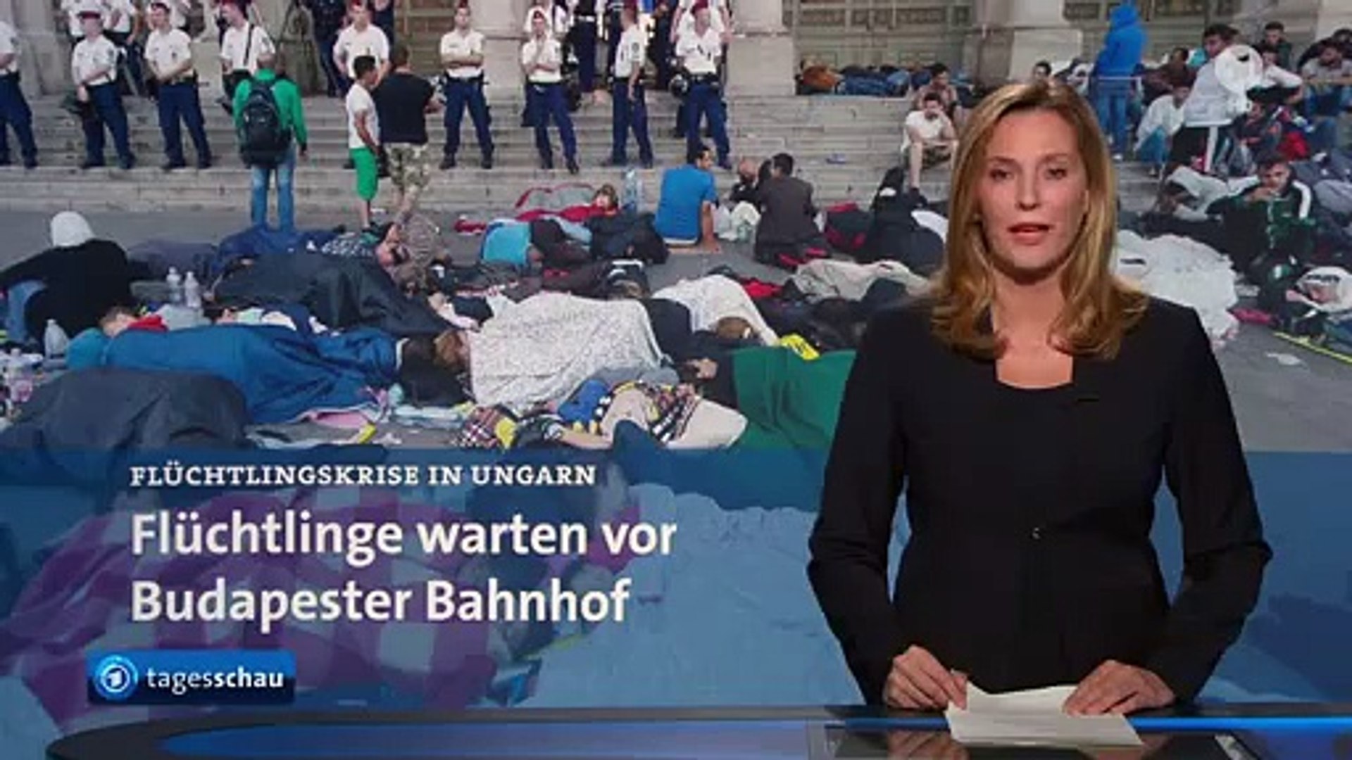 Fluchtlingssituation In Ungarn Fluchtlinge Warten Vor Budapester Bahnhof Video Dailymotion