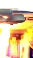 Un gars allume un briquet dans une voiture pleine de Gaz hilarant - Mauvaise idée