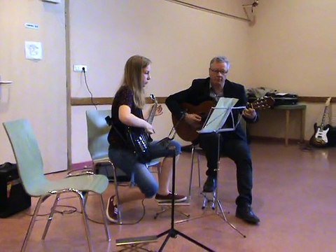 M2U01988 Love love love, trio piano, basse et guitare, fête de la musique à Scy Chazelles le 21 06 2015