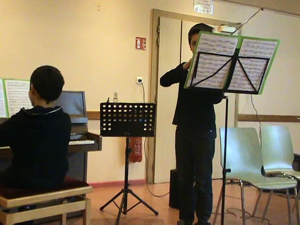 M2U01994 deux freres en duo piano et violon, Habanera, Carmen de Bizet, fete de la musique à Scy Chazelles le 21 06 2015