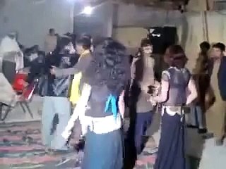 Girls fight at Wedding dance in Pakistan (1)