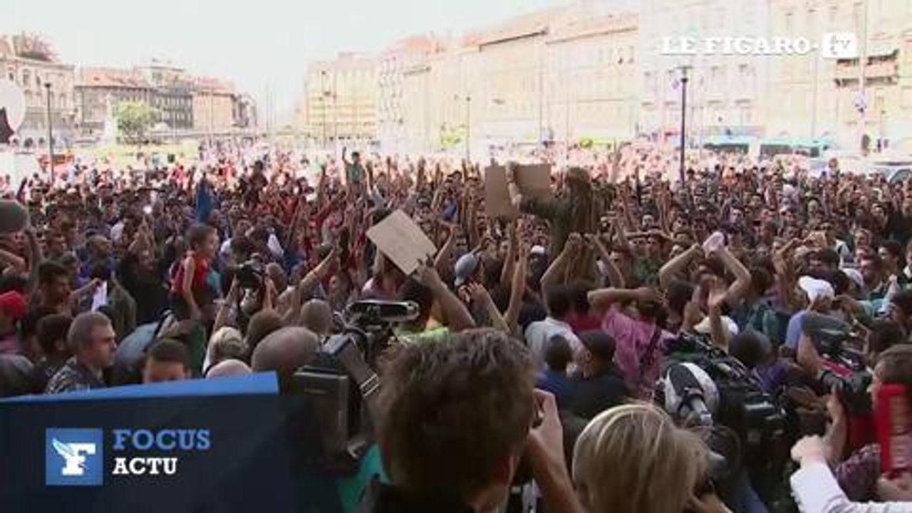 Budapest: les migrants manifestent devant la gare