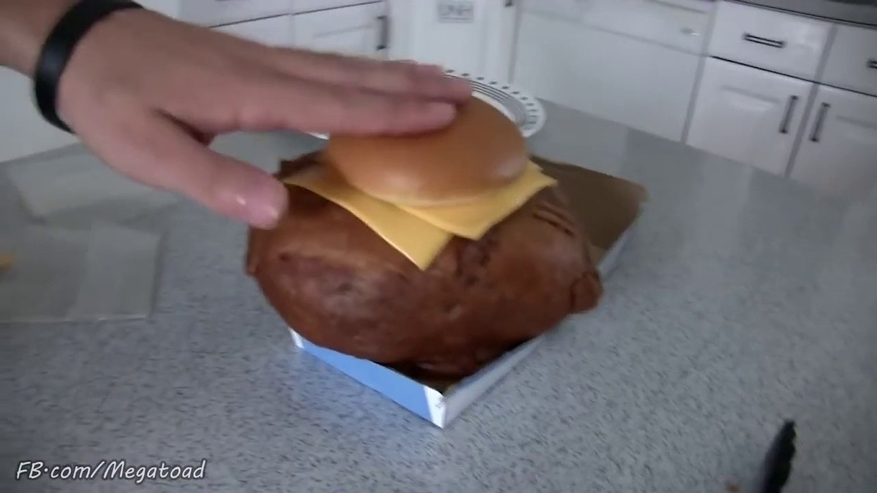 Le plus gros Burger Filet-o-fish jamais mangé