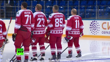 Vladimir Poutine dispute un match exhibition de hockey avec Alex Ovechkin