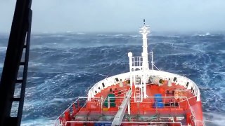 Безумный шторм в Индийском океане
