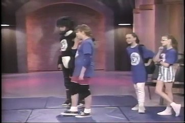 Little Girl Owns Armed Attacker