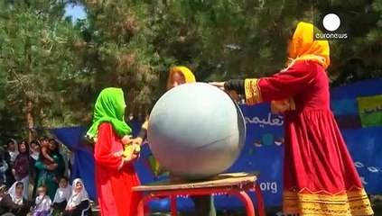 Afganistan'ın minik akrobatları 'barış isteyen çocuklar'