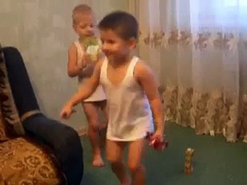 Смешное видео Дети танцуют 2015 Funny videos Children dance,very funny 2015