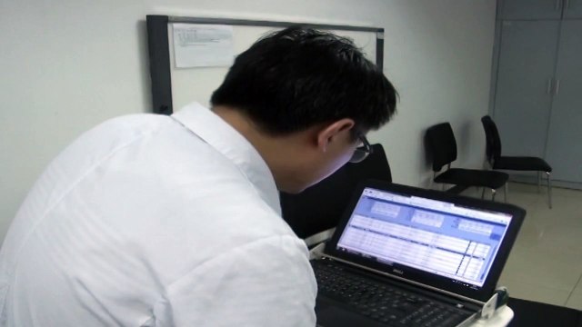 15CM spoon removed after woman swallows it in China