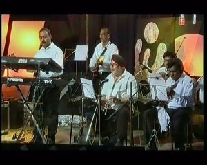 Uski Yaadon Mein - Hum Nahin Jaante Zindagi Mein (Full Video Song Agam Kumar) - YouTube