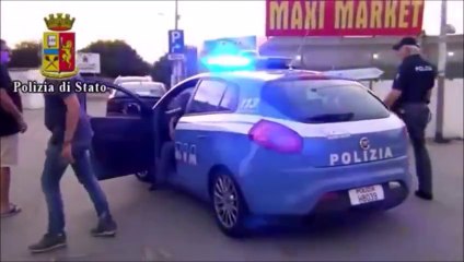 Ragusa - Poliziotti in costume da bagno arrestano 5 spacciatori
