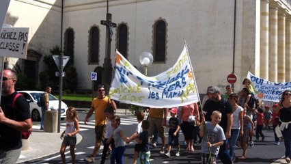 Manifestation pour les écoles