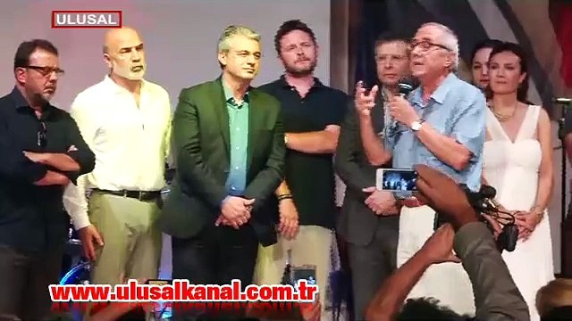 Edebiyat dünyasının ünlü isimleri barış gecesinde buluştu