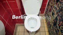 Un homme fait le tour du monde des toilettes publiques, une vidéo à chier...