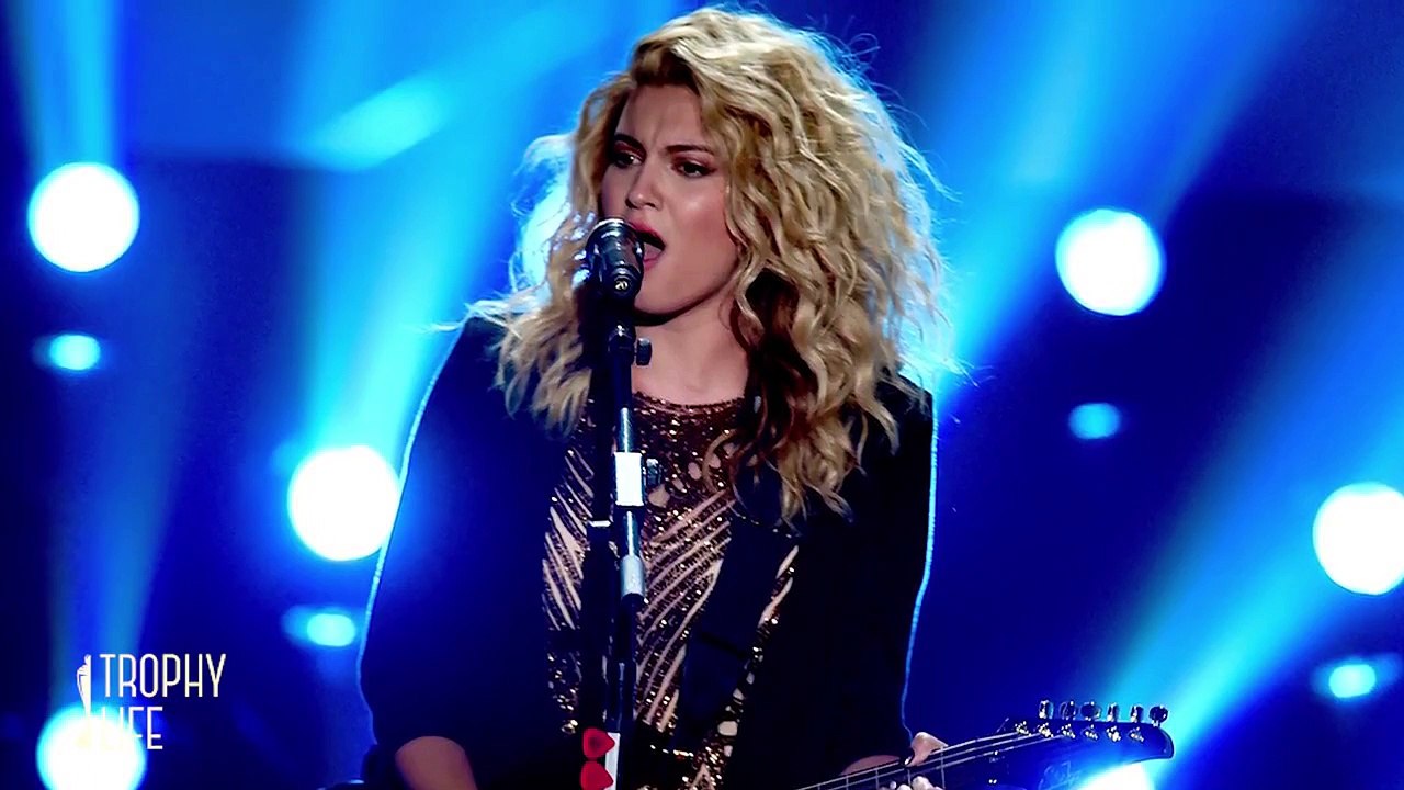 Tori Kelly "Should’ve Been Us" 2015 MTV VMA Performance