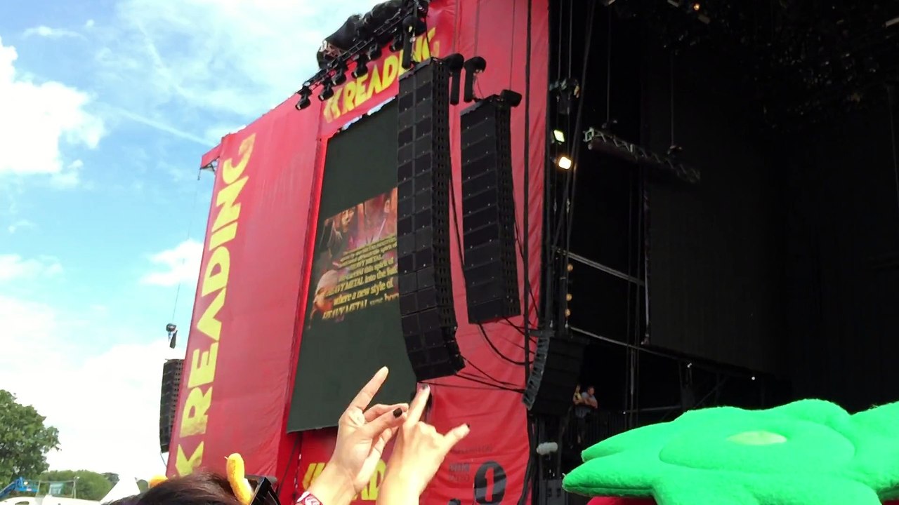 BABYMETAL - Death intro - at Reading Festival 2015. 60fps