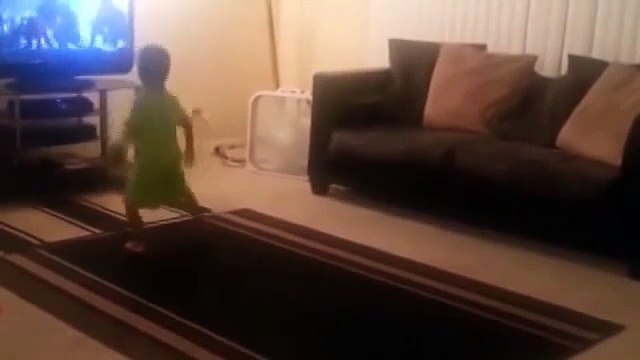 Малыш думал, что его никто не видит Но мама успела это засня