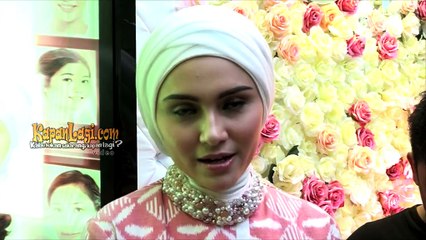 Sibuk, Bagaimana Cara Zee Zee Shahab Mengurus Anaknya?