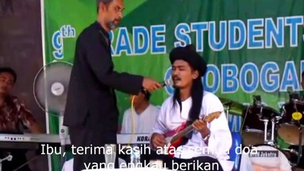 [Gus Ali Gondrong Kiai Nyentrik] Nyanyi Lagu "Ibuku Sayang" [Iwan Fals]