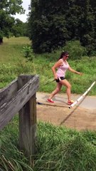 Cette dame a oublié que le jogging n'est plus sienne.