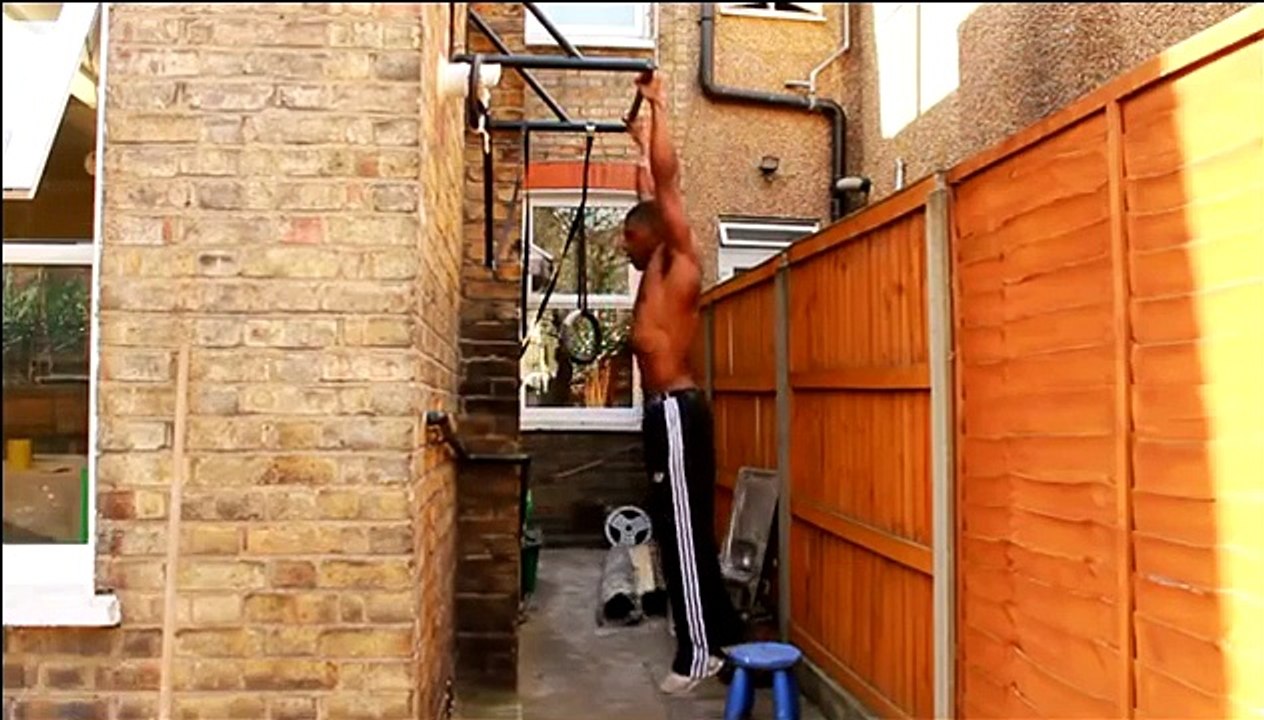 Jay Anthony (London) - one day of training / Pull-ups & Push-ups