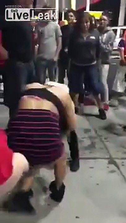 2 Fights-4 Girls-1 Gas Station-4 Hands Full Of Hair