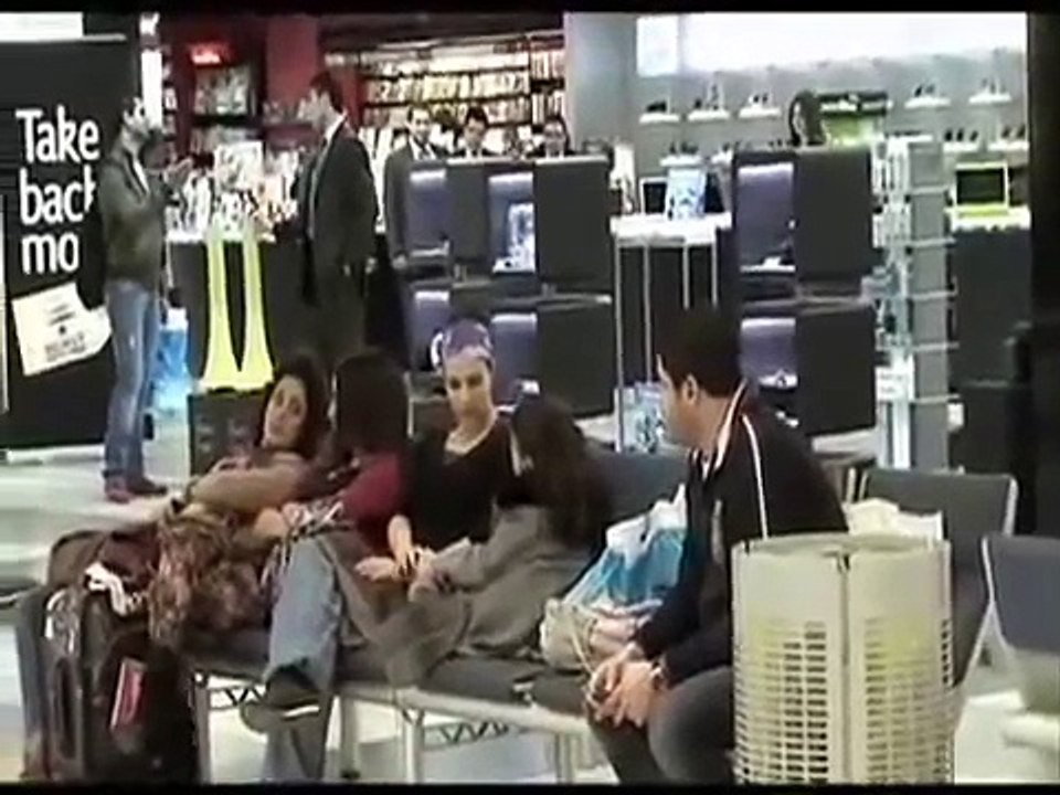 رقص قي مطار بيروت.wmv